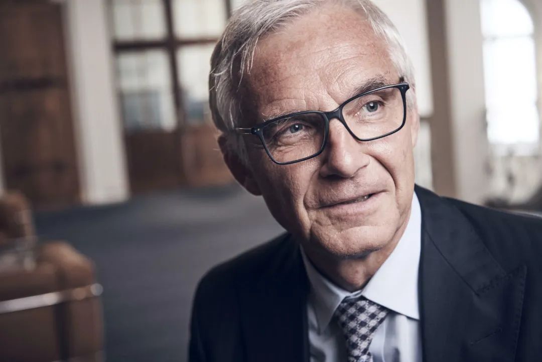 下图为Urus Rohner在任时,瑞信的表现: