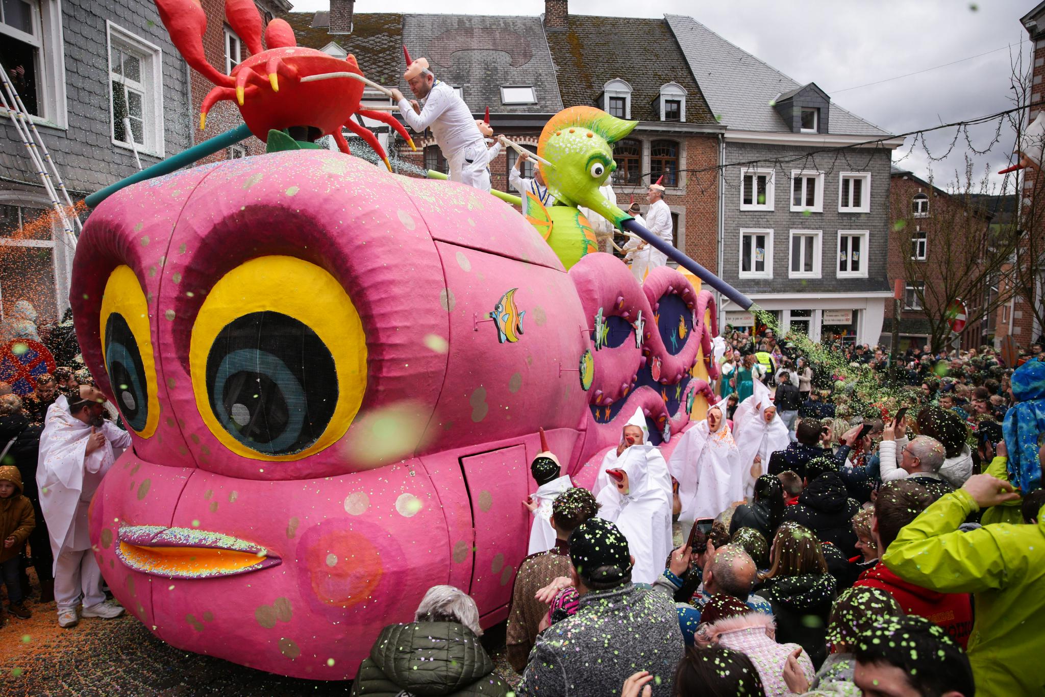 比利时斯塔沃洛举行狂欢节|比利时|新华社_新浪新闻