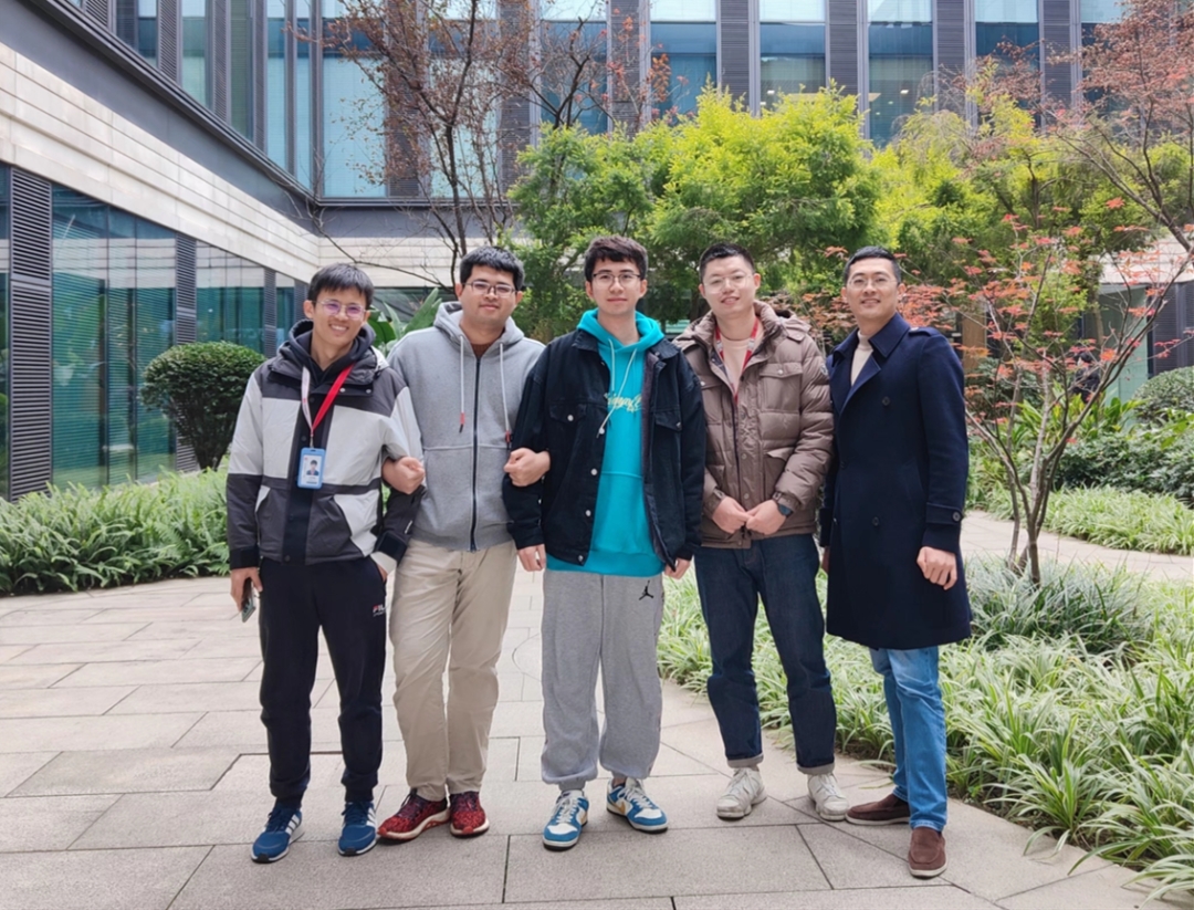 这为他博士之后的华为面试埋下了伏笔