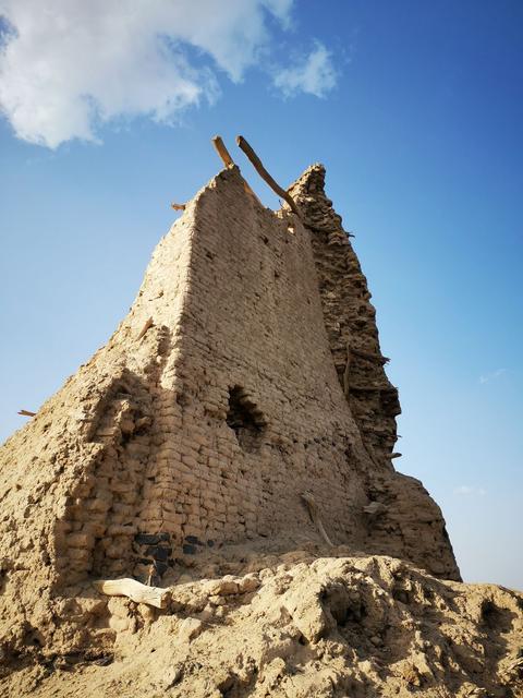 建于唐代的新疆哈密市三塘泉烽燧。（张坤 摄）