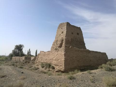 唐代建立、清代整修的新疆哈密市了墩烽燧。（张坤 摄）