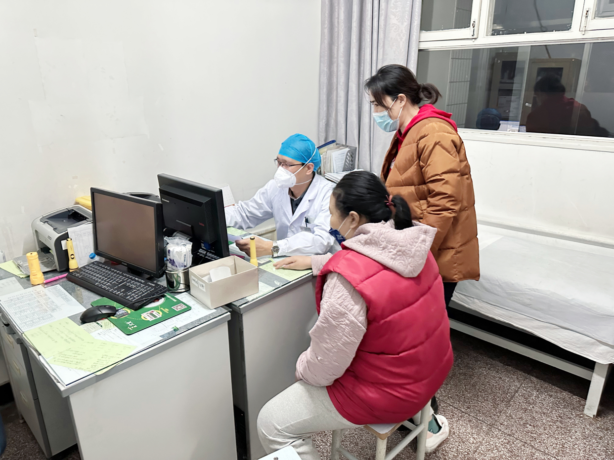 患者在北京市第六医院就诊.彭丹/摄