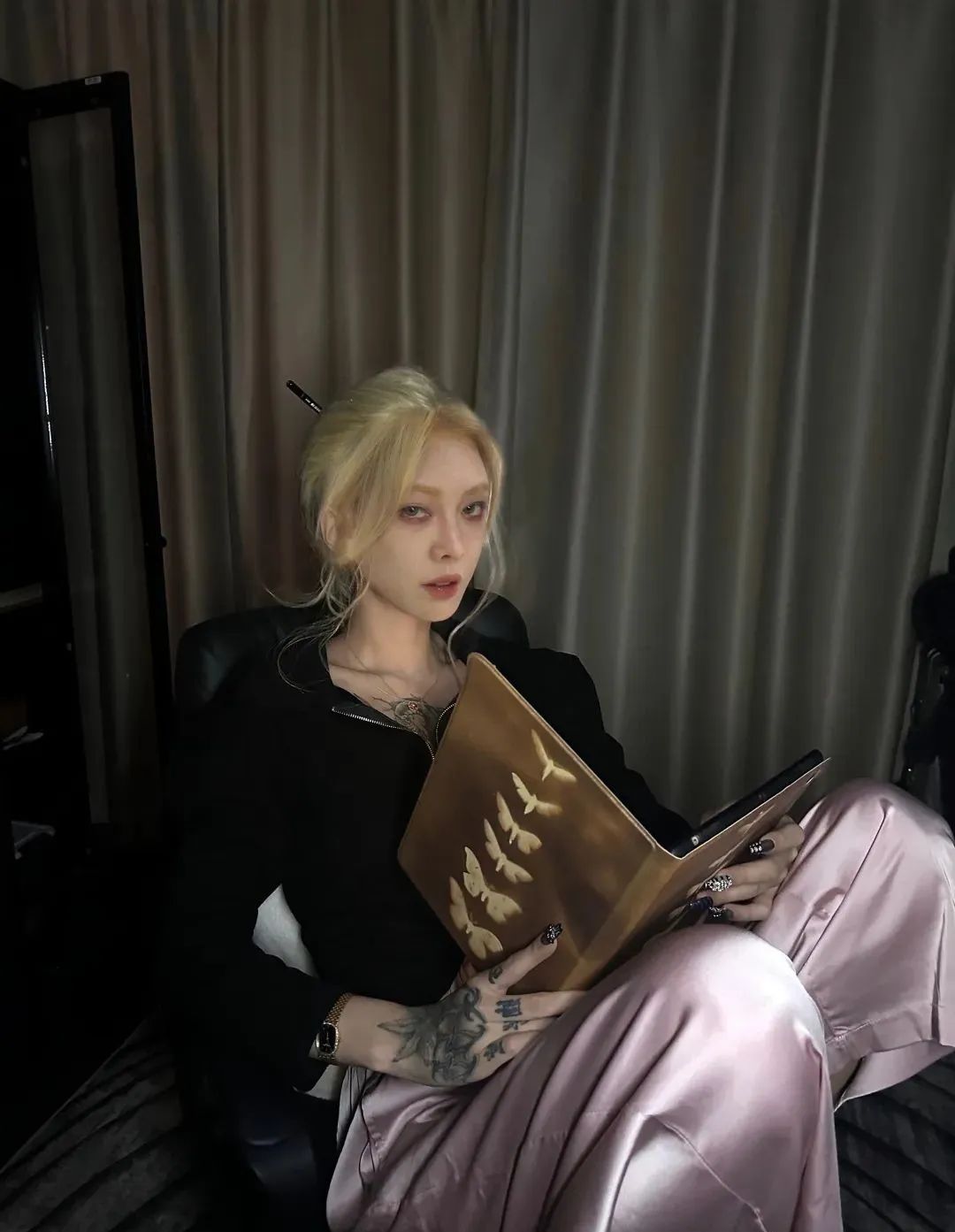 一出场就秒了无数反派的病娇疯批美人,她这让泫雅的脸往哪搁?