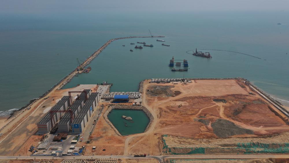 揭阳港前詹作业区通用码头一期工程首座沉箱顺利安装就位|揭阳市_新浪