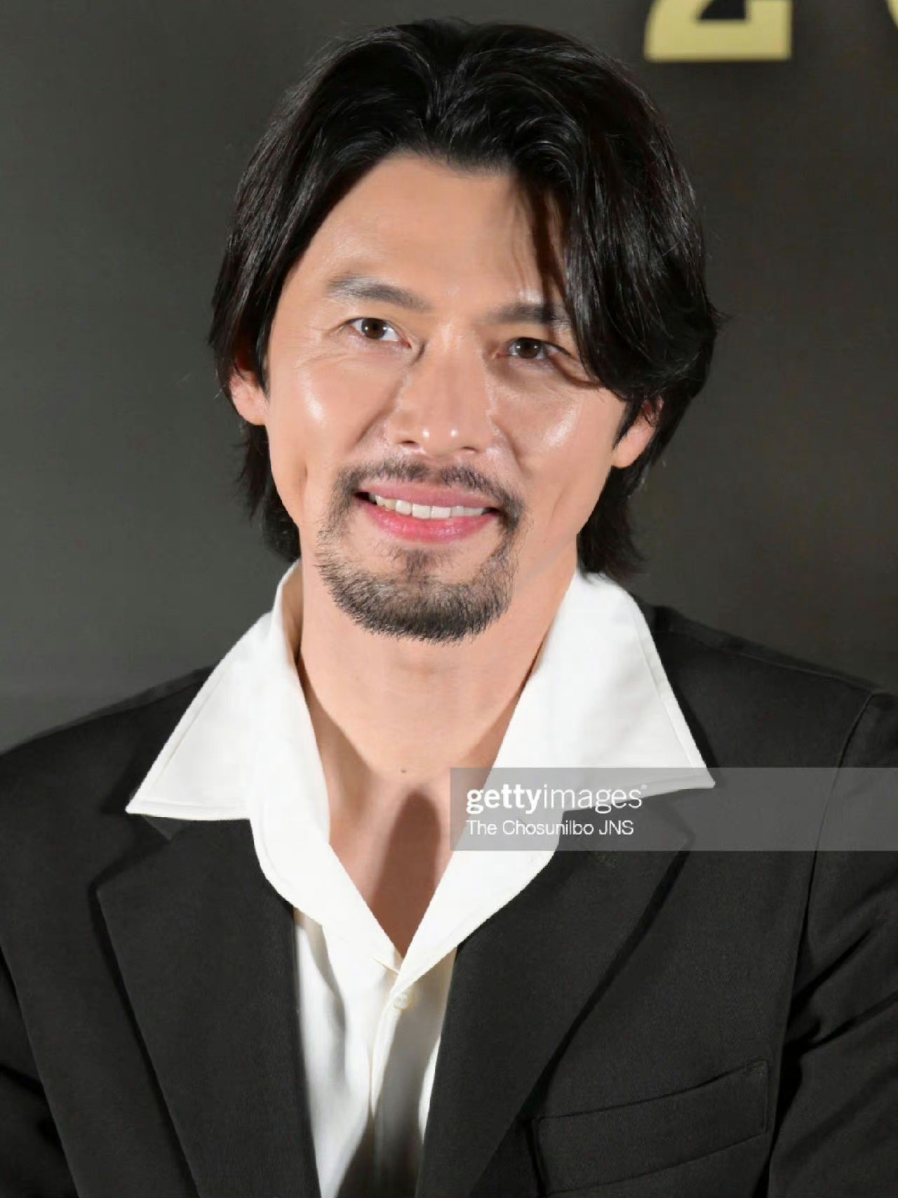 玄彬最新活动新闻图,留了头发和胡子,为了新剧改变,发型一变……|玄彬