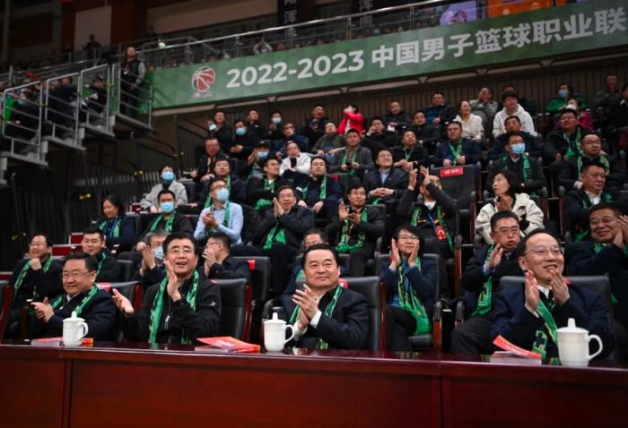 书记省长现场看CBA,振兴“三大球”有大动作?|辽宁|CBA|辽宁队|排球|足球_新浪新闻