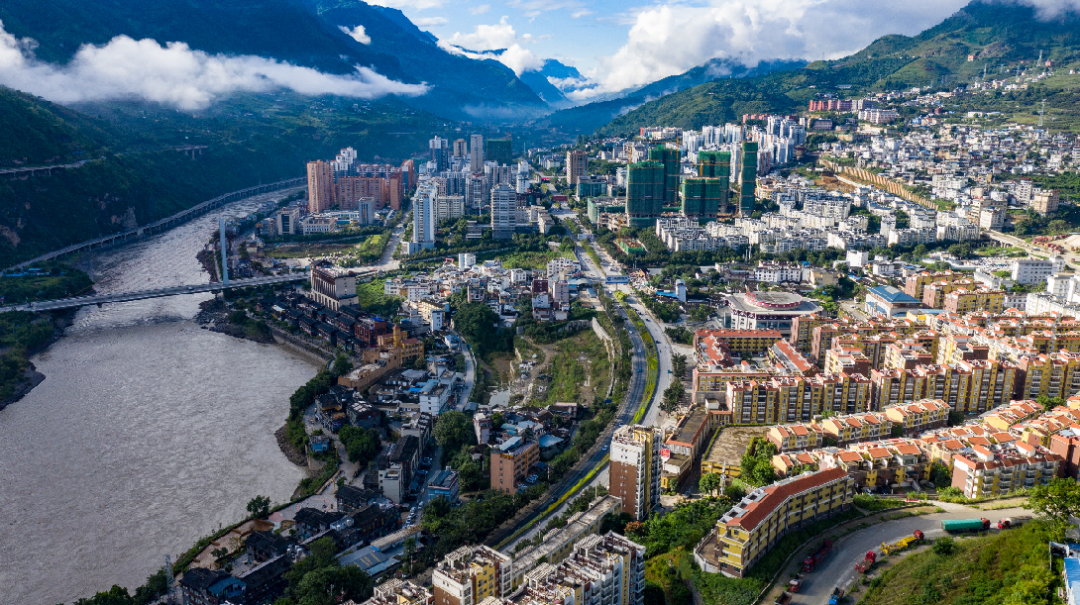 怒江州六库城市新貌&nbsp; 李寿华 摄