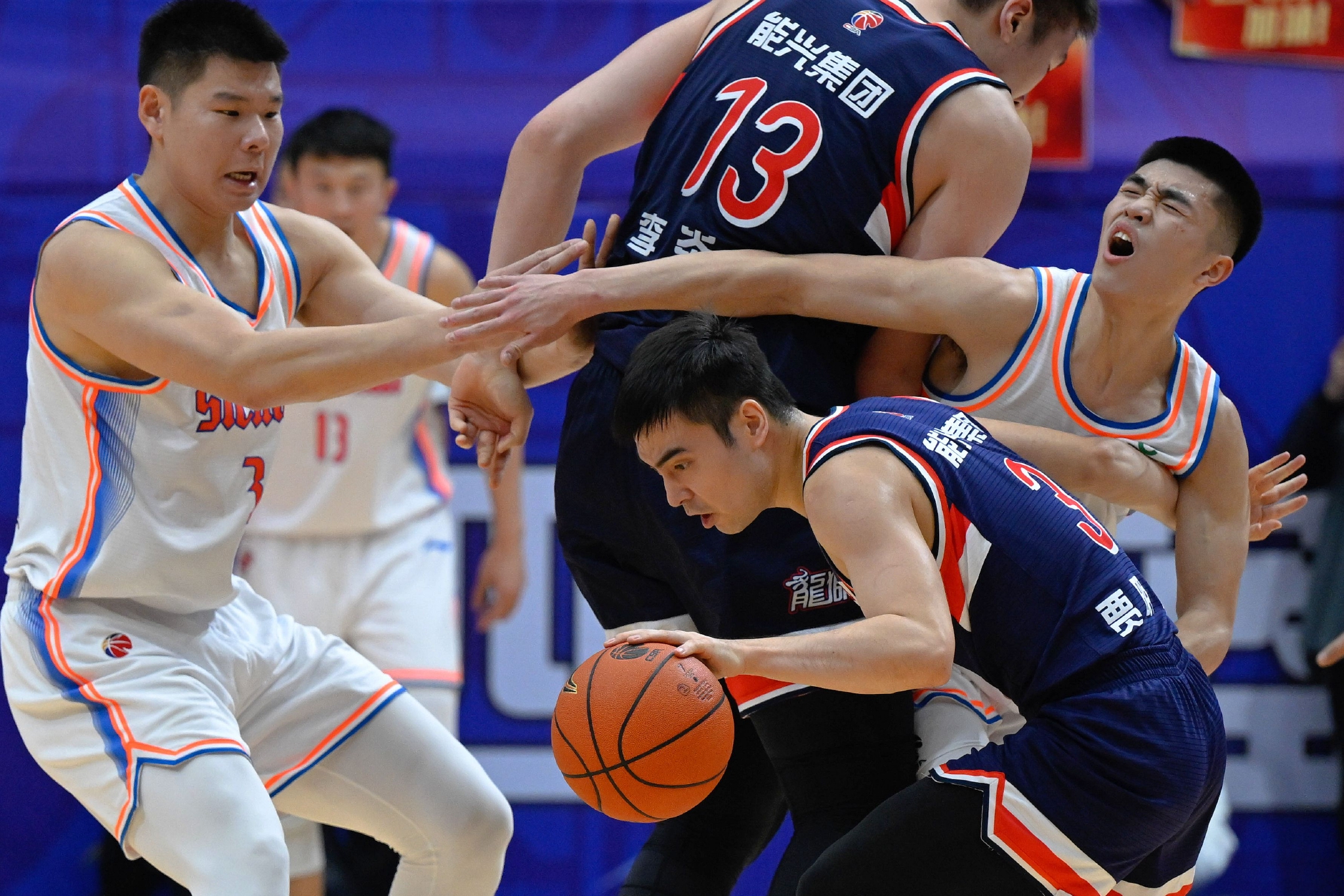 篮球——cba常规赛:广州龙狮胜四川金荣实业|篮球|广州龙狮|金荣_新浪