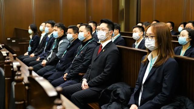 “这种零距离的庭审现场,真的很有震撼力!”