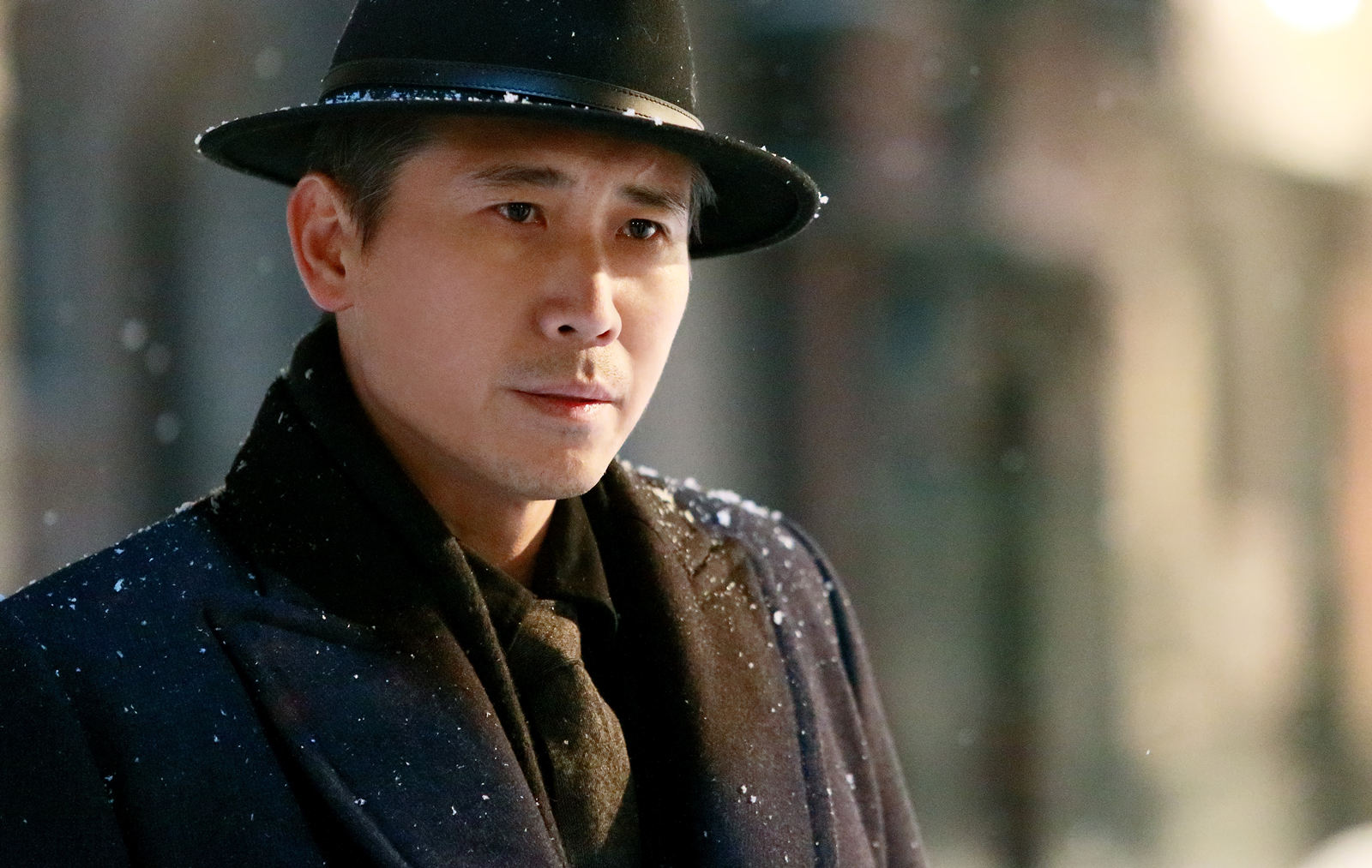 李乃文在《悬崖之上》里饰演鲁明