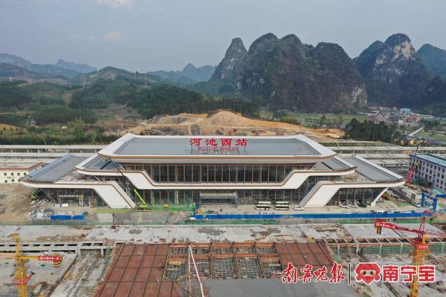 河池西站以"鸾翔凤集,水韵河池"为设计概念