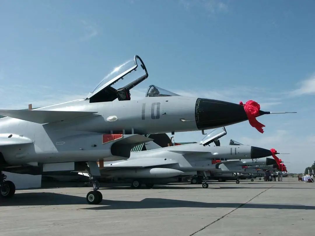 2004年,歼10战斗机设计定型陆续交付部队