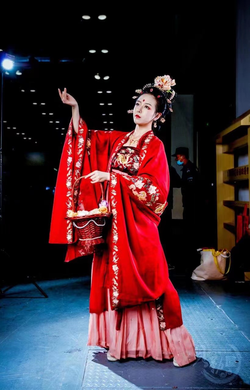 杏花古风游园会:周末着古风汉服全身装扮免费入园_新浪财经_新浪网