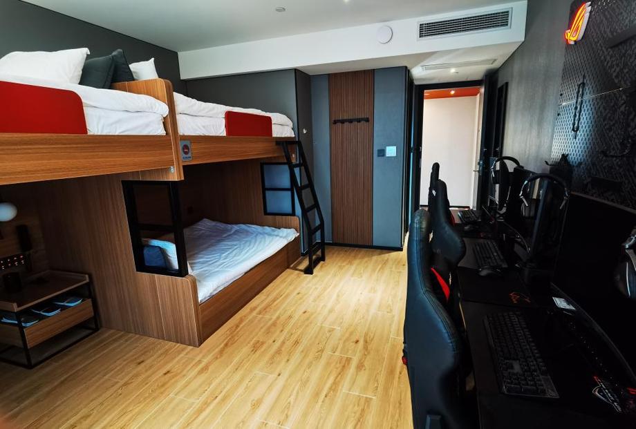 上海市一家电竞酒店的三人间.新华社记者陈爱平 摄