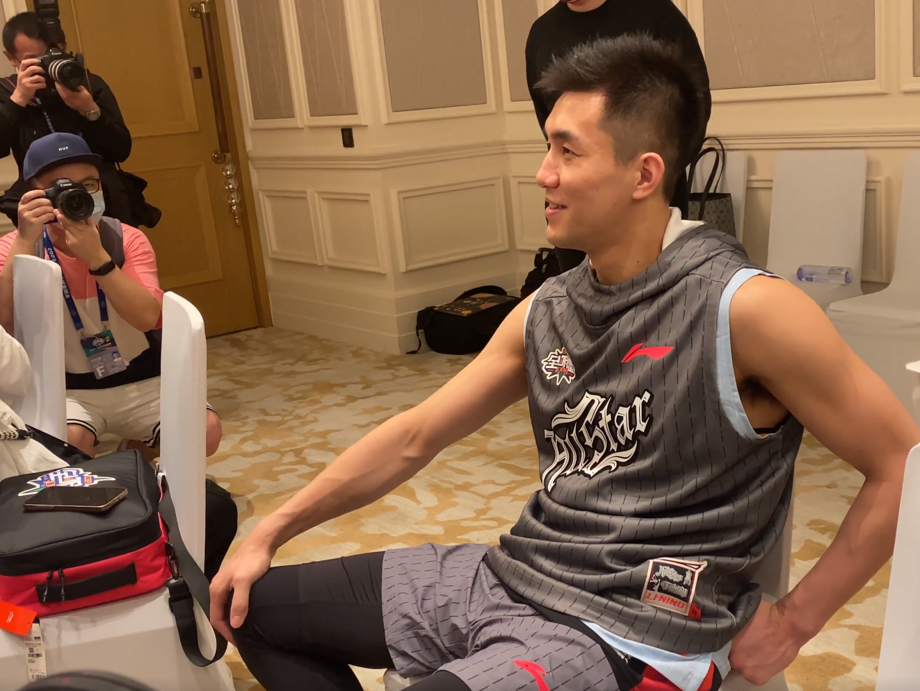 辟谣|郭艾伦|草莓_新浪新闻