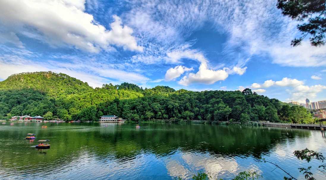 贵阳黔灵山公园景色