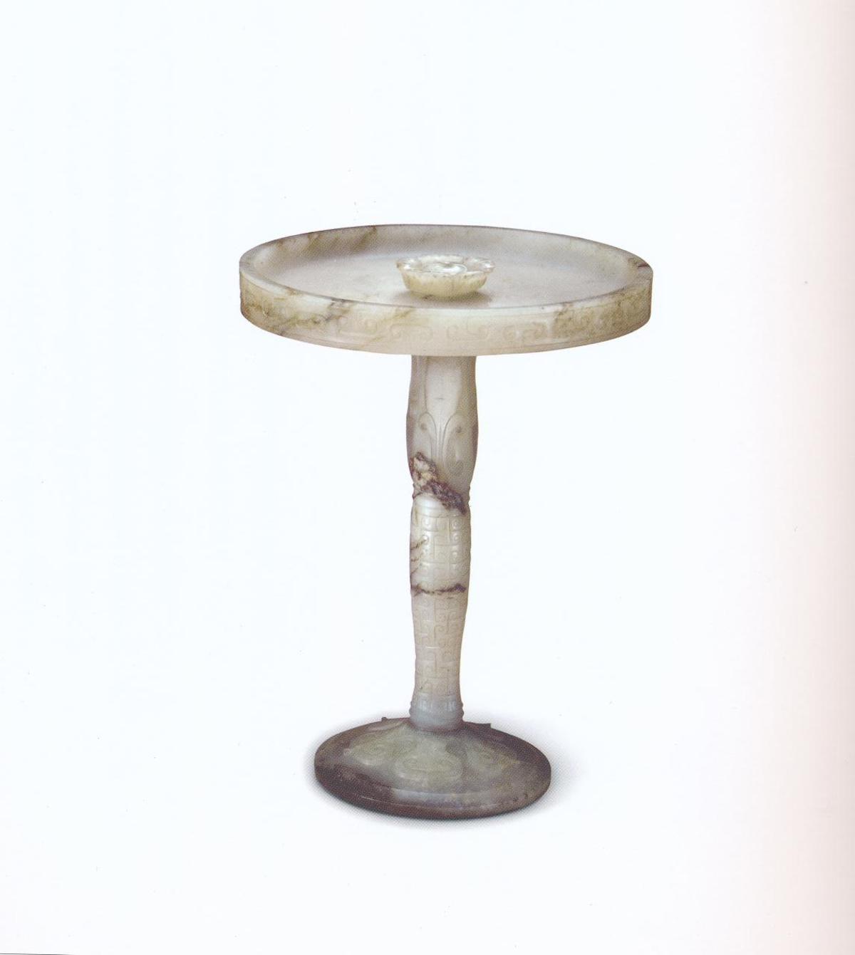 (战国晚期—西汉早期)玉勾云纹灯 &nbsp;玉质&nbsp;高12.