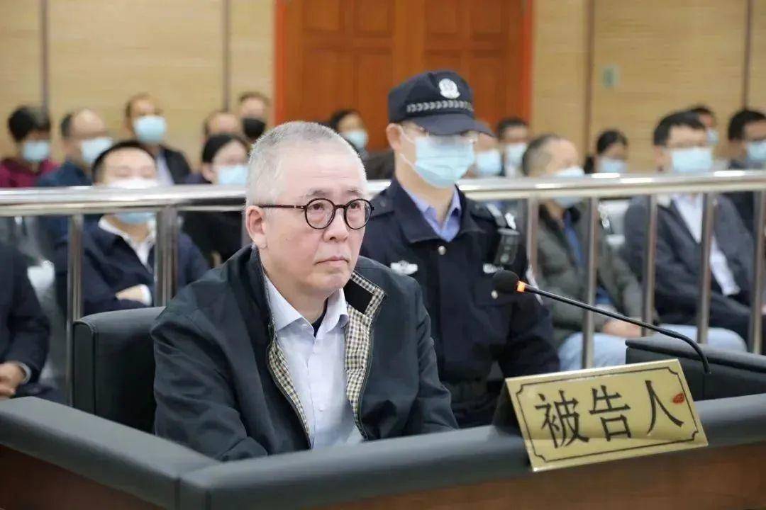 被“懂事”“靠谱”企业老板虏获的大学校长获刑十一年,受贿超1500万