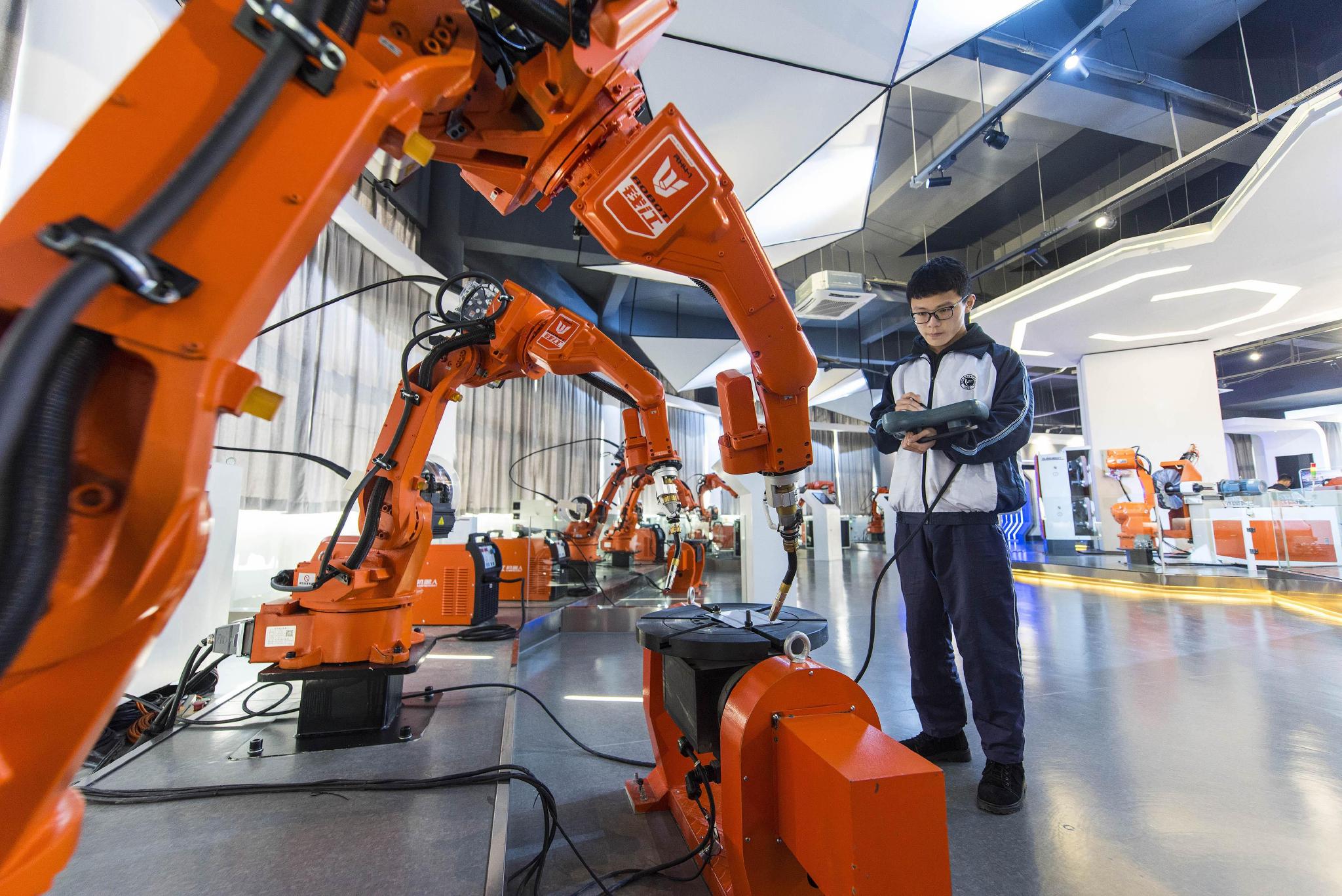 钱江机器人. 朱海伟 摄