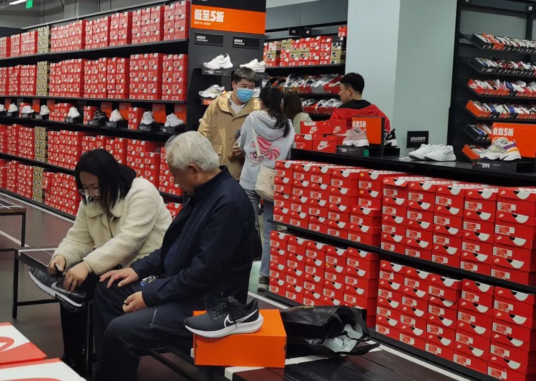 周末去逛街吗兰州各大商场迎消费春天