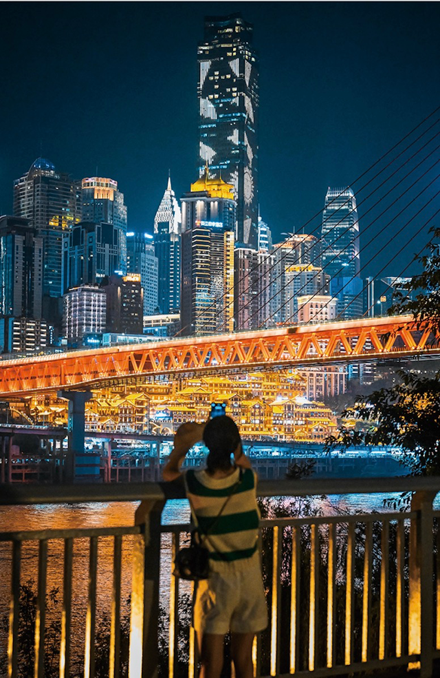 重庆夜景/图源 任君