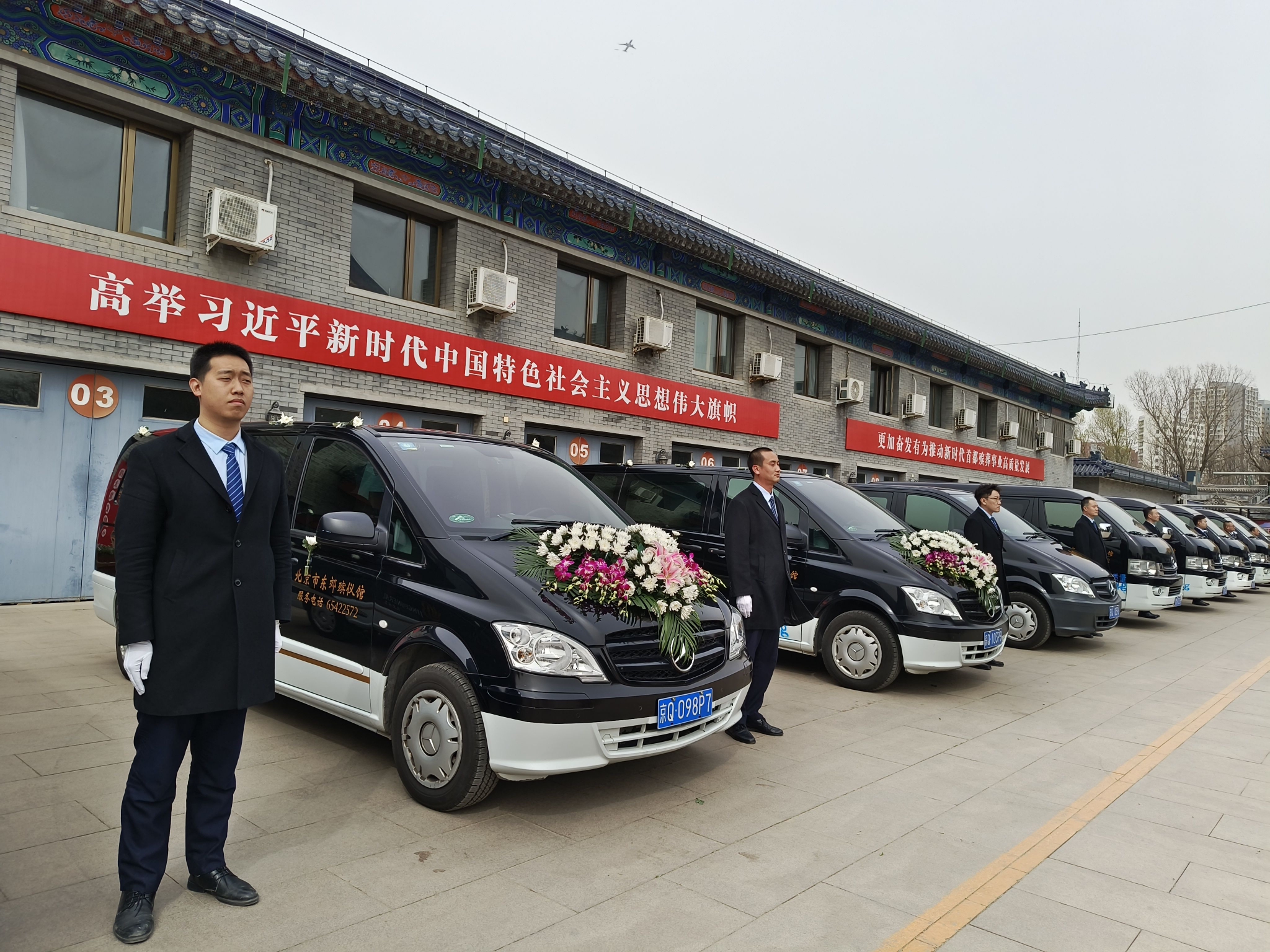 东郊殡仪馆汽车队,现备有30辆殡仪车.新京报记者 叶红梅 摄