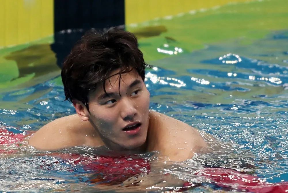 王长浩在男子50米蝶泳决赛后。