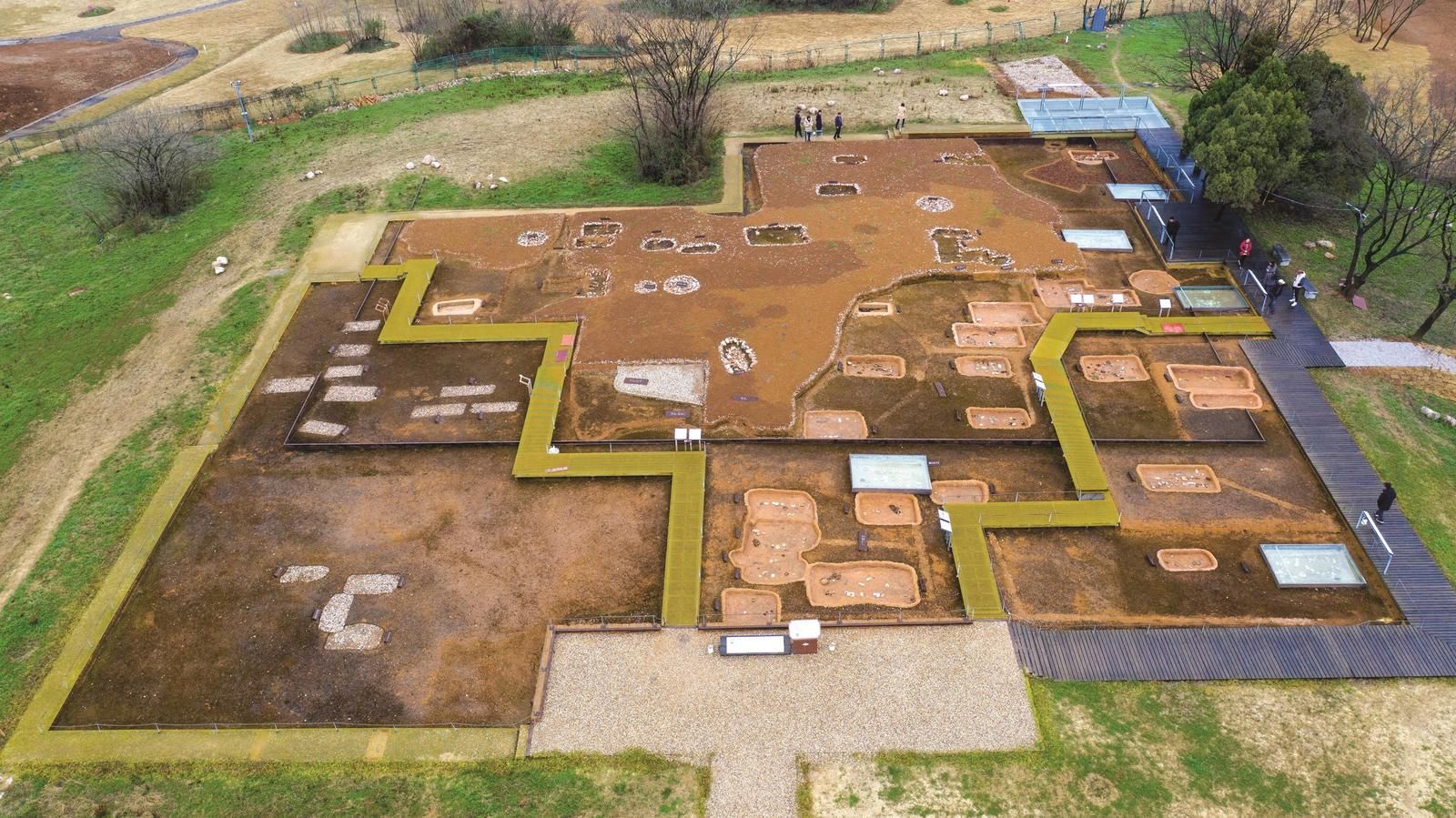 14次考古发掘出土文物3000多件凌家滩遗址位于含山县铜闸镇凌家村,裕