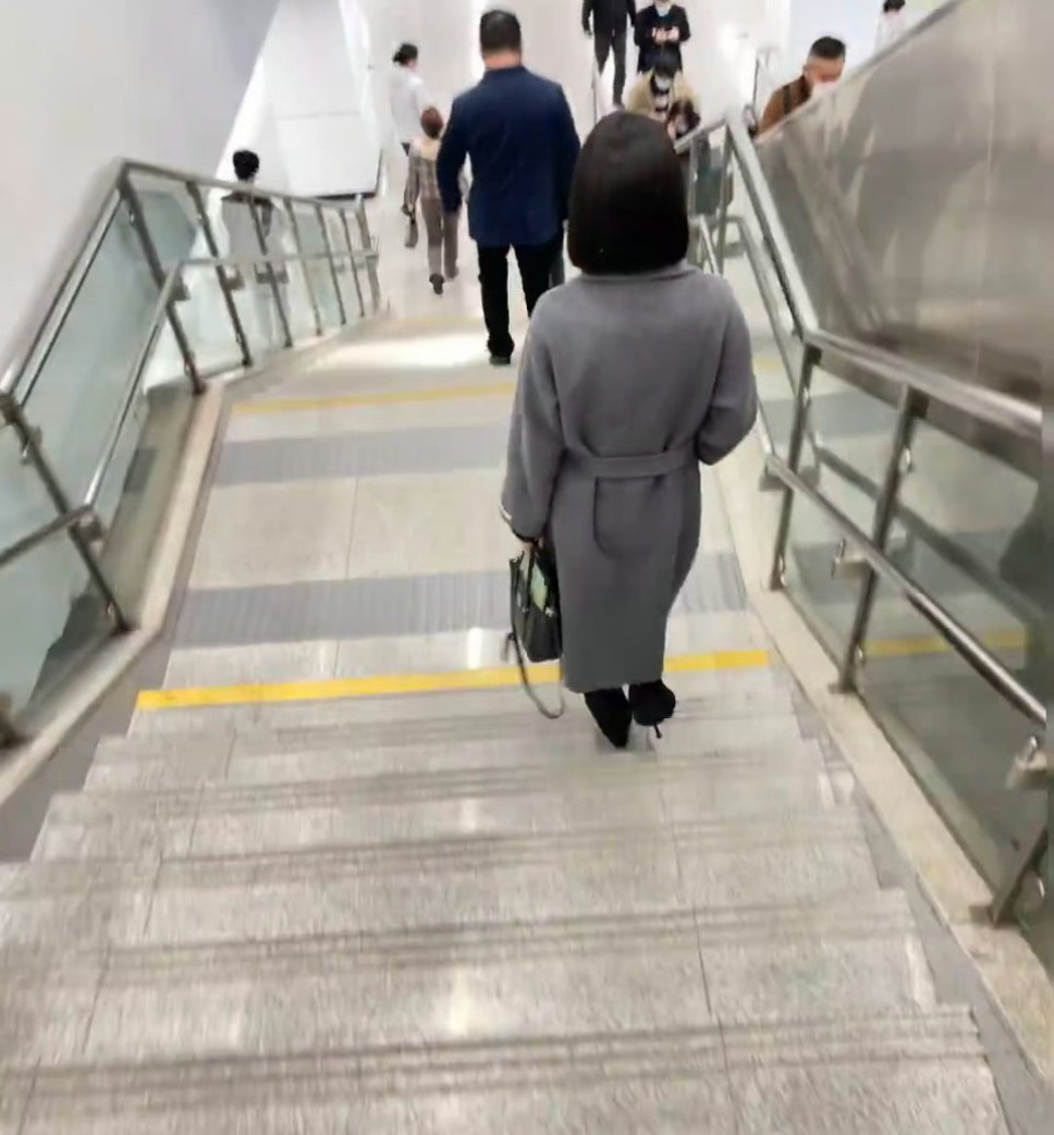 文东恩是你吗？|文东恩|二号线|背影_新浪新闻