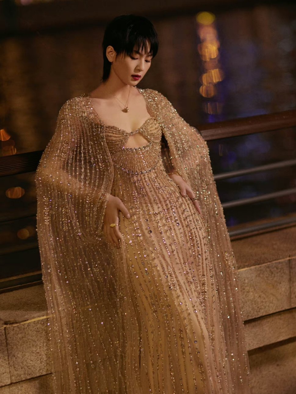 路人|周笔畅|露背_新浪新闻