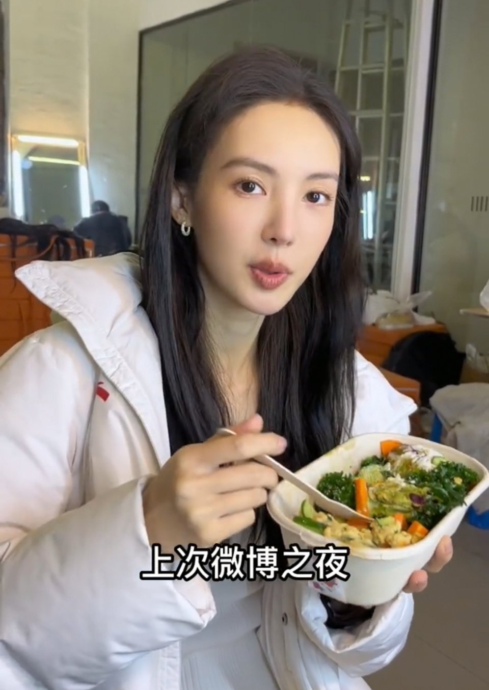金晨去微博之夜自带盒饭,问还有谁饿了 宋轶:我就吃一勺|宋轶|金晨|盒饭_新浪新闻