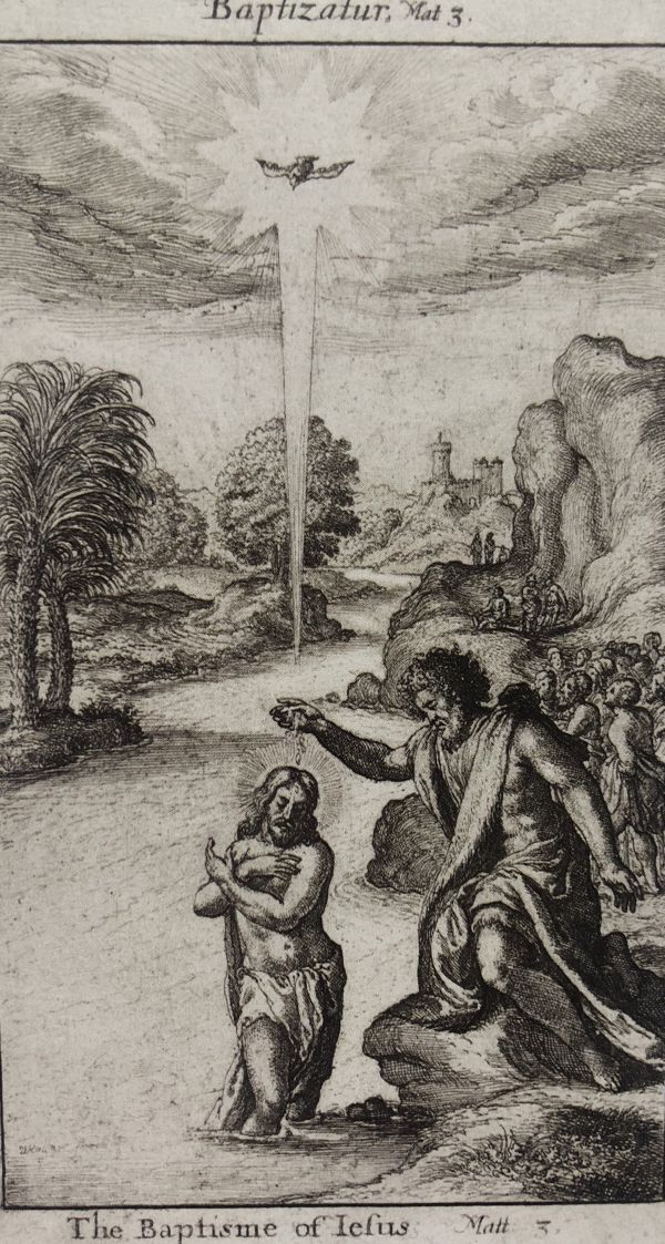 青花描金耶稣受洗图餐盘上,画面中间是耶稣正在河里接受约翰的洗礼