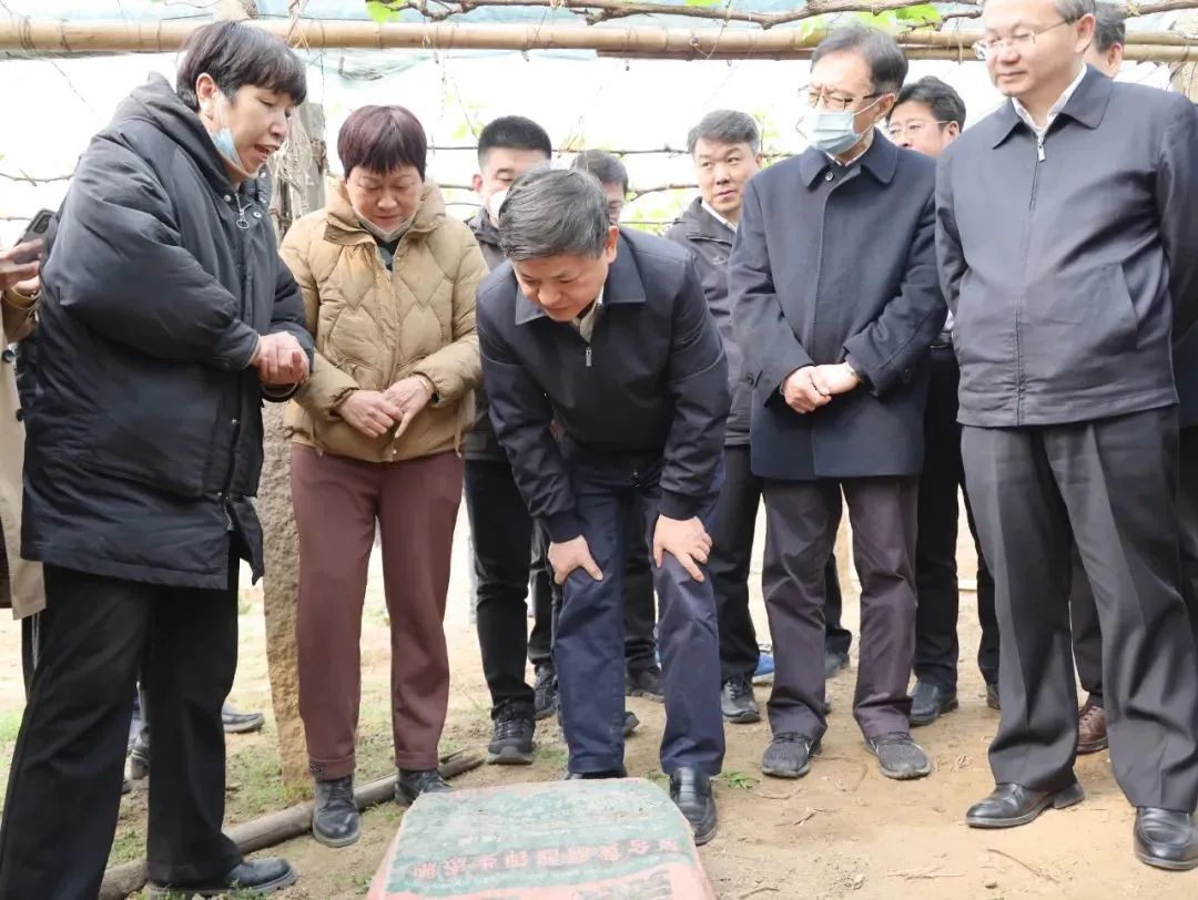 黄润秋来到昌黎县城关东沙河和五里营村,调研河道周边生活污水收集和