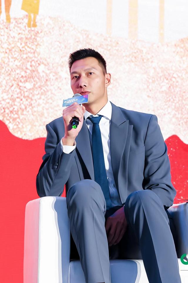 借势全明星 助力cba 姚明,易建联出席"蓄力国寿梦 赋能新未来"发布会