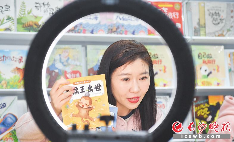 春天里，赴一场和图书的约会休闲区蓝鸢梦想 - Www.slyday.coM