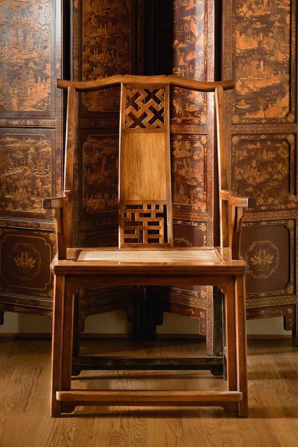 明黃花梨攢靠背萬年太平紋四出頭官帽椅