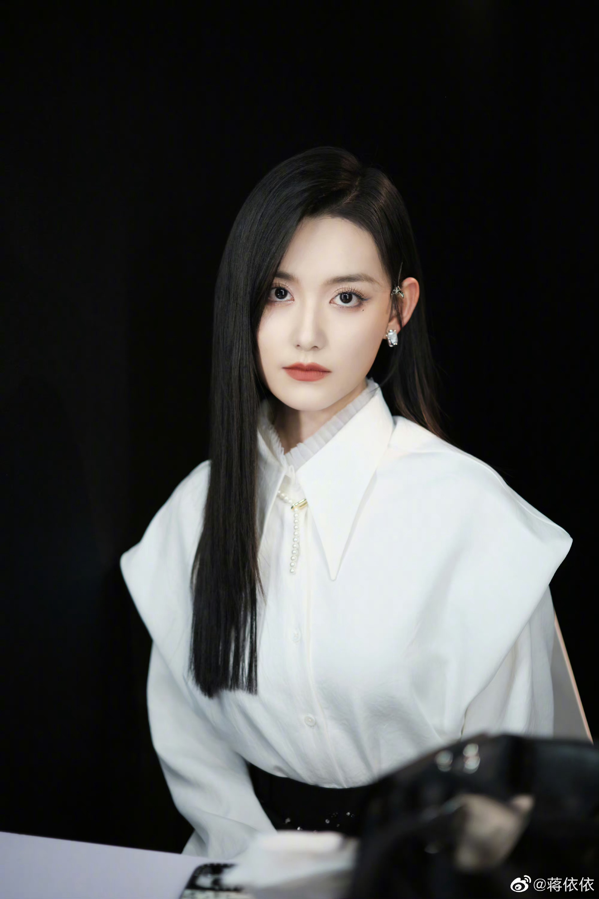 有恋爱的感觉了，好美啊，英气中带着柔美，柔美中又带着俏皮 ……|英气|恋爱|蒋依依_新浪新闻