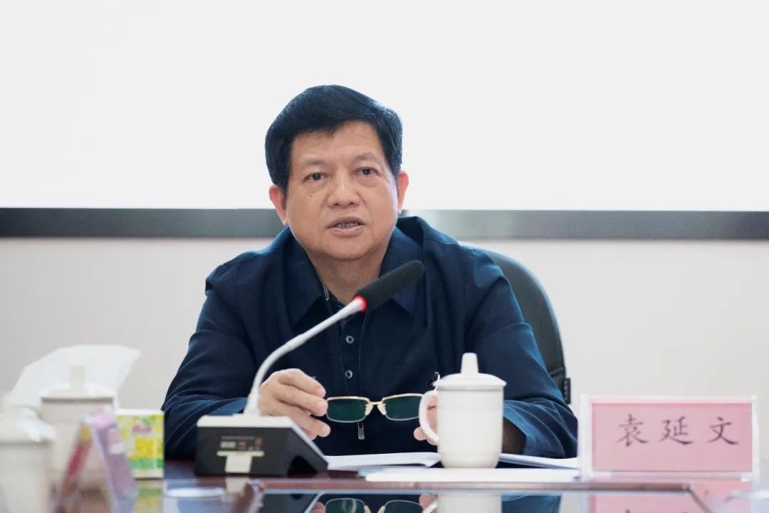 袁延文出生于1965年3月,湖南道县人,曾任衡阳市委常委,衡东县委书记