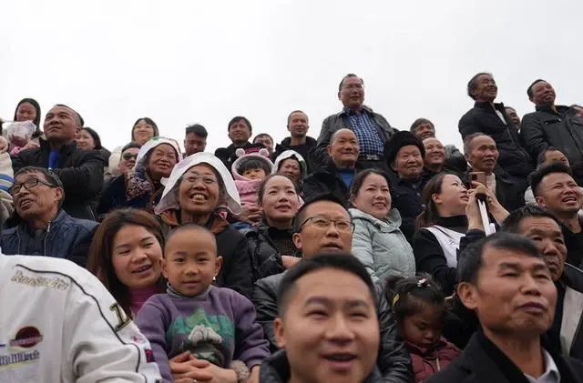贵州＂村BA＂总决赛开打：2万人球场座无虚席休闲区蓝鸢梦想 - Www.slyday.coM