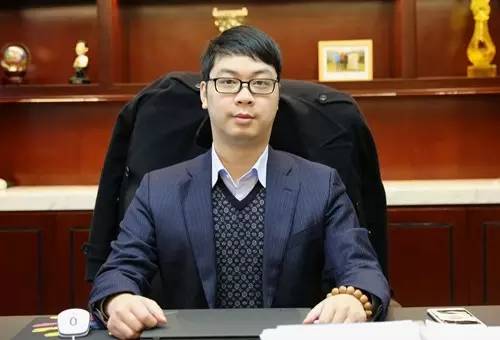 知名企业老总突然去世！90后儿子接班！继母逼宫争夺400亿资产？休闲区蓝鸢梦想 - Www.slyday.coM