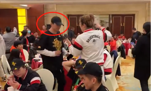 李梦张隆正式赴美！张隆撂狠话拒付前妻抚养费，除非答应一个条件|张隆|李梦|女篮_新浪新闻