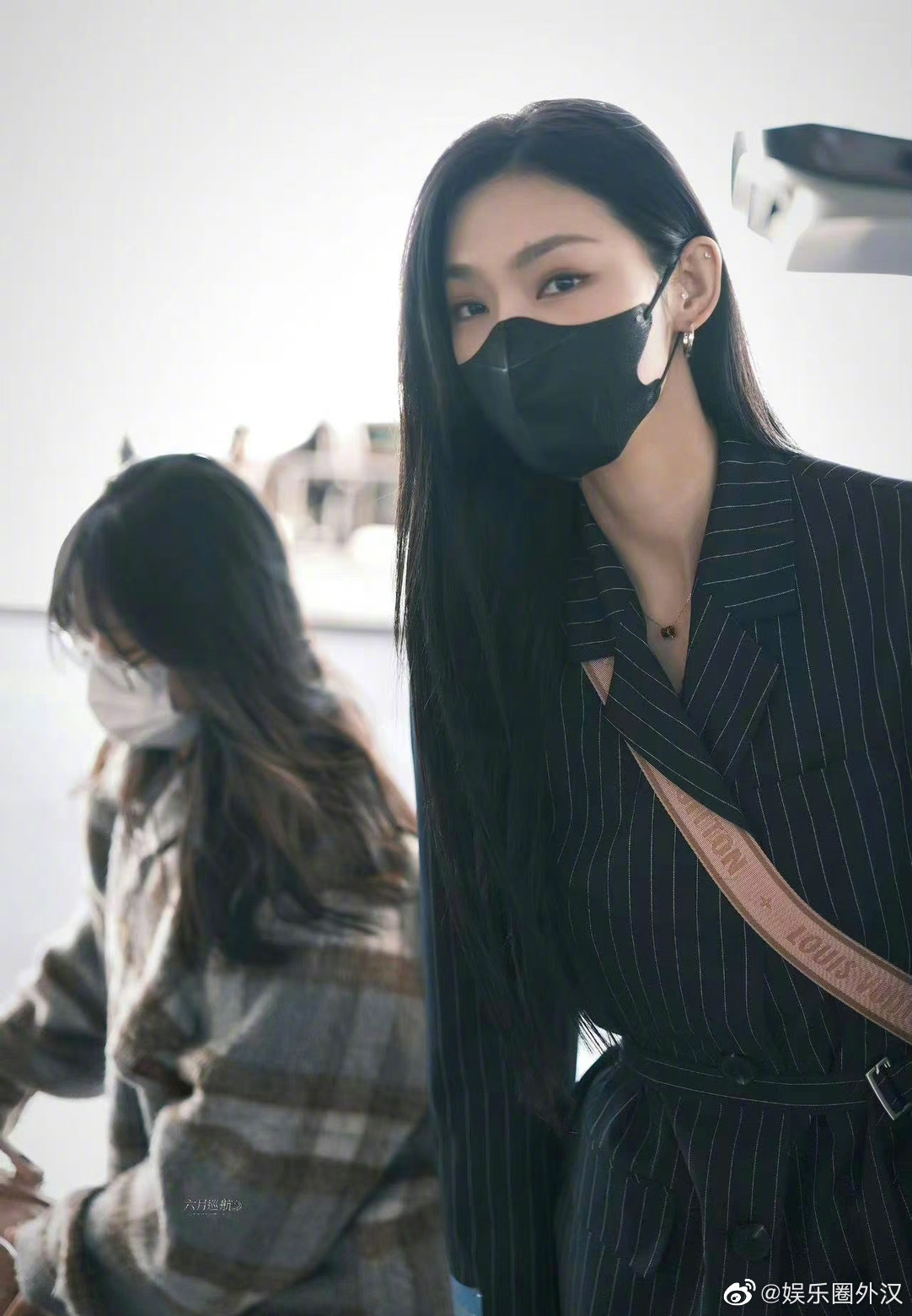 曾可妮出发浪姐路透🈶️这个腿也太长了|曾可妮|乘风破浪|哆啦A梦_新浪新闻
