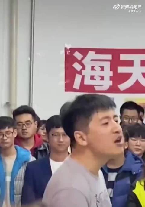 多年前刷到过这个视频，今天又被我重新刷到了……_新浪新闻