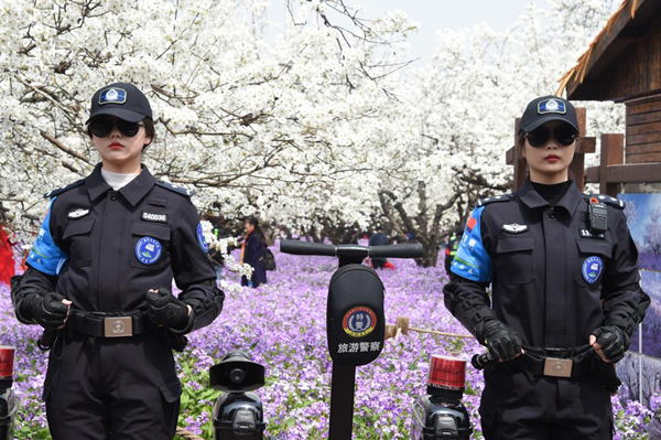 宿迁湖滨新区旅游警察成立全市首支女子骑警队扮靓"梨兰会"|宿迁市