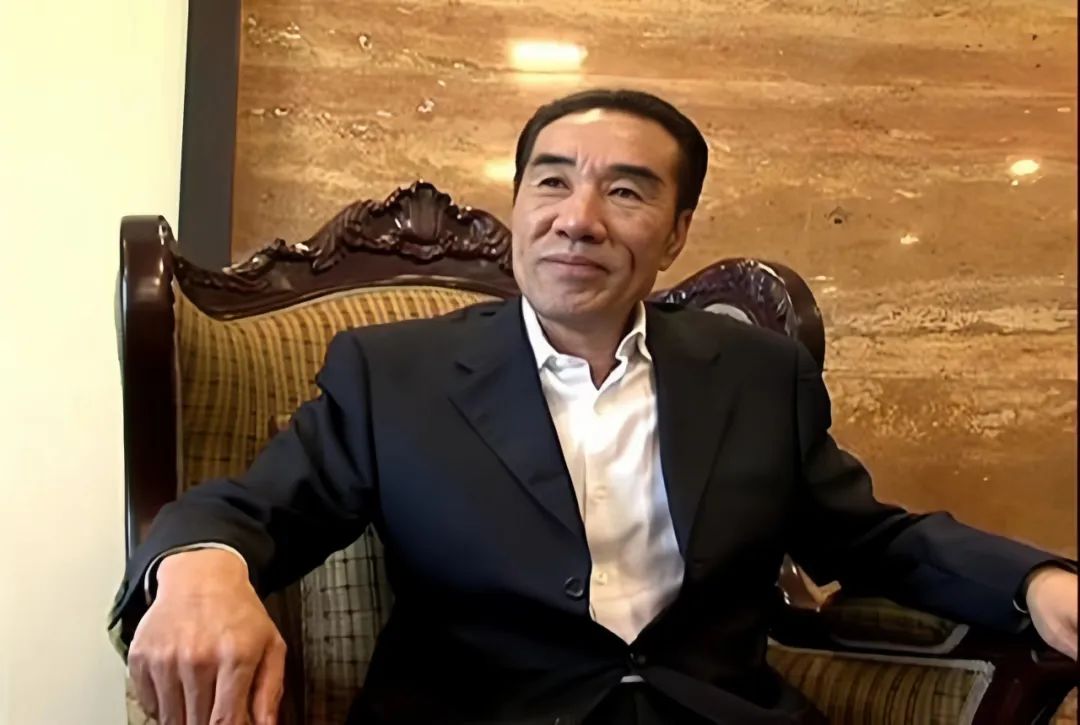 通过各种途径,赵伟找到当地的省长,第二年在老挝成立金木绵集团.