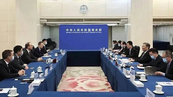 3月27日，王文涛部长会见雀巢集团首席执行官施奈德