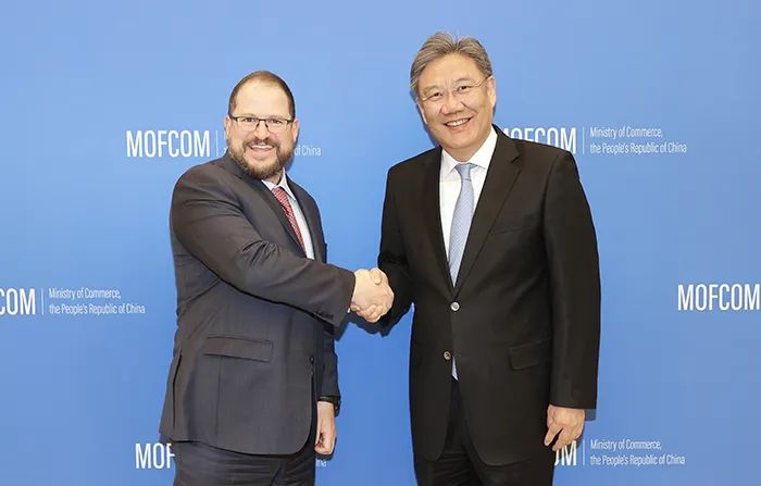 3月26日，王文濤部長會見高通公司總裁兼首席執行官安蒙