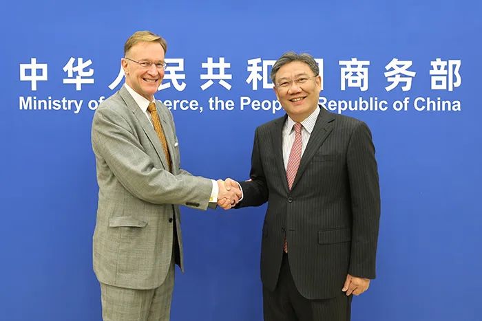 3月23日，商務部部長王文濤會見康寧公司董事會主席、首席執行官魏文德。