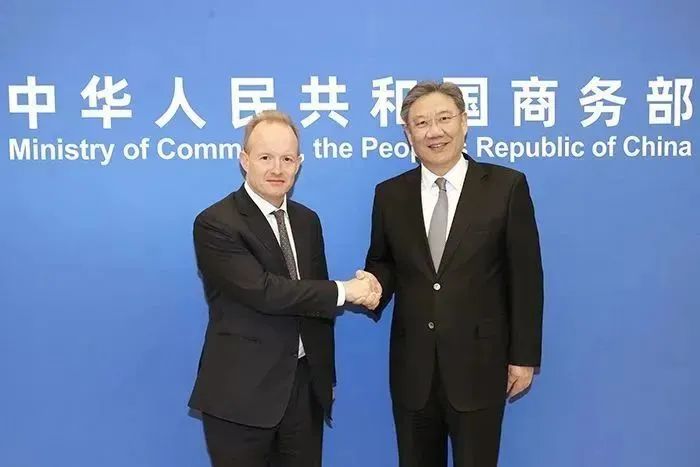 3月27日，商務(wù)部部長王文濤會(huì)見英國太古集團(tuán)執(zhí)行總裁施銘倫