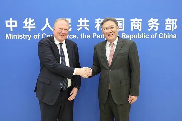 3月23日，商務部部長王文濤會見寶潔公司董事長、總裁兼首席執行官詹慕仁